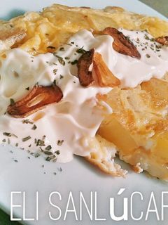 Una foto de Tortilla de patatas al ajillo