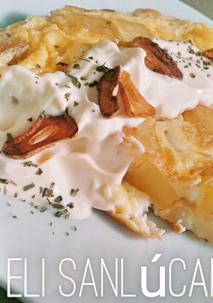 Una foto de Tortilla de patatas al ajillo