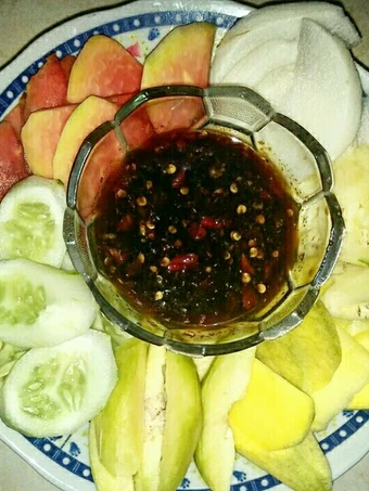 Langkah Mudah untuk Menyiapkan Resep Rujak Petis Madura yang Lezat Anti Ribet, Menggugah Selera