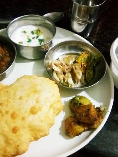 छोले भटूरे (Chole bhature recipe in hindi) रेसिपी मुख्य फोटो