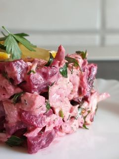 O poză a rețetei Salată de sfeclă cu pui.