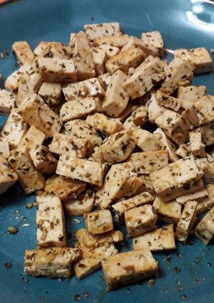 Una foto de Tofu con especias y miel (sin sal)