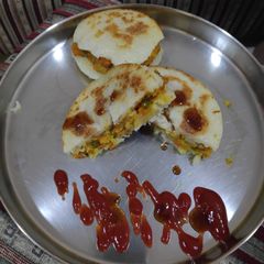A picture of Suji idli burger.