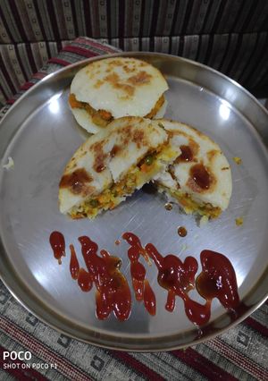 A picture of Suji idli burger.