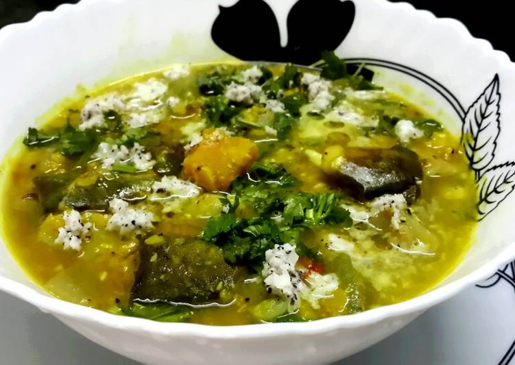 Healthy Recipe of Dalma (traditional lentils and vegetables curry from Orissa)