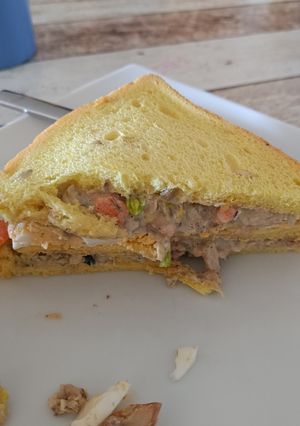 Una foto de Sandwich de Sardinas con Huevo