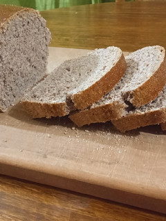 Una foto de Pan de molde integral con chía