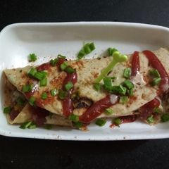 A picture of Aalo aur hare pyaaz ka roll.