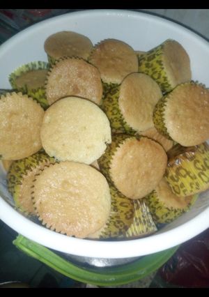 A picture of Vanilla cup cakes.
