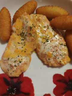 Sajtos tejszínes csirkemell recept fotója