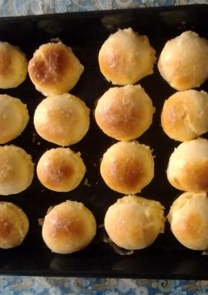 Una foto de Pancitos de leche rellenos con crema pastelera
