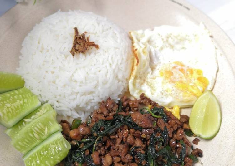 Cara Mudah Memasak Ayam masak pad krapow yang Murah