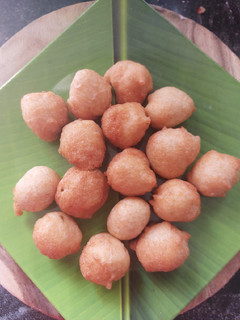 અડદની દાળ ના વડા (Urad Dal Vada Recipe In Gujarati) રેસીપી મુખ્ય ફોટો