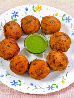पनीर मटर पेटिज़ (Paneer matar patties recipe in Hindi) रेसिपी मुख्य फोटो
