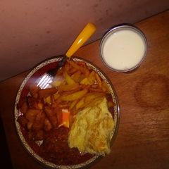 A picture of Arish potatoes and planten.