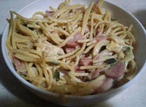 Una foto de Spaghetti en salsa blanca