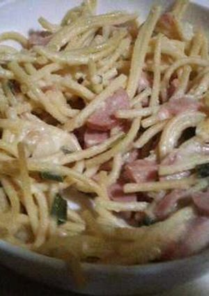 Una foto de Spaghetti en salsa blanca