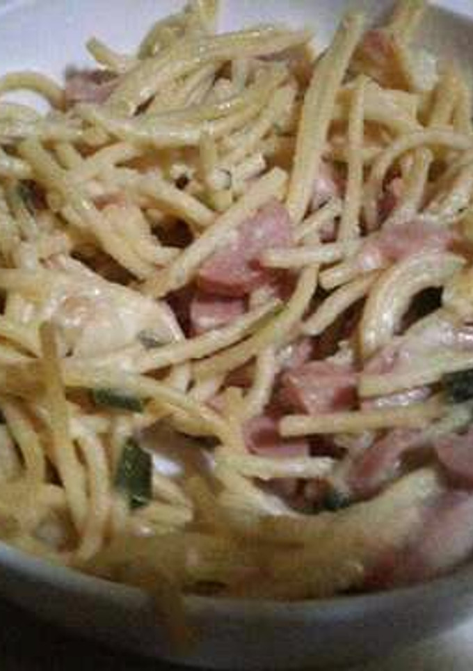 Una foto de Spaghetti en salsa blanca