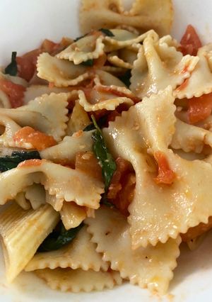 Una foto de Pasta caprese