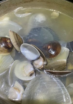蛤蜊洋蔥雞湯 的食譜成品照片