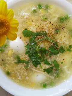 Hình của món Súp sò điệp trứng cút.