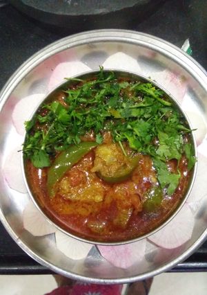 चिली ब्रिंजल करी (chilli brinjal curry recipe in marathi) रेसिपी चे मुख्य फोटो 