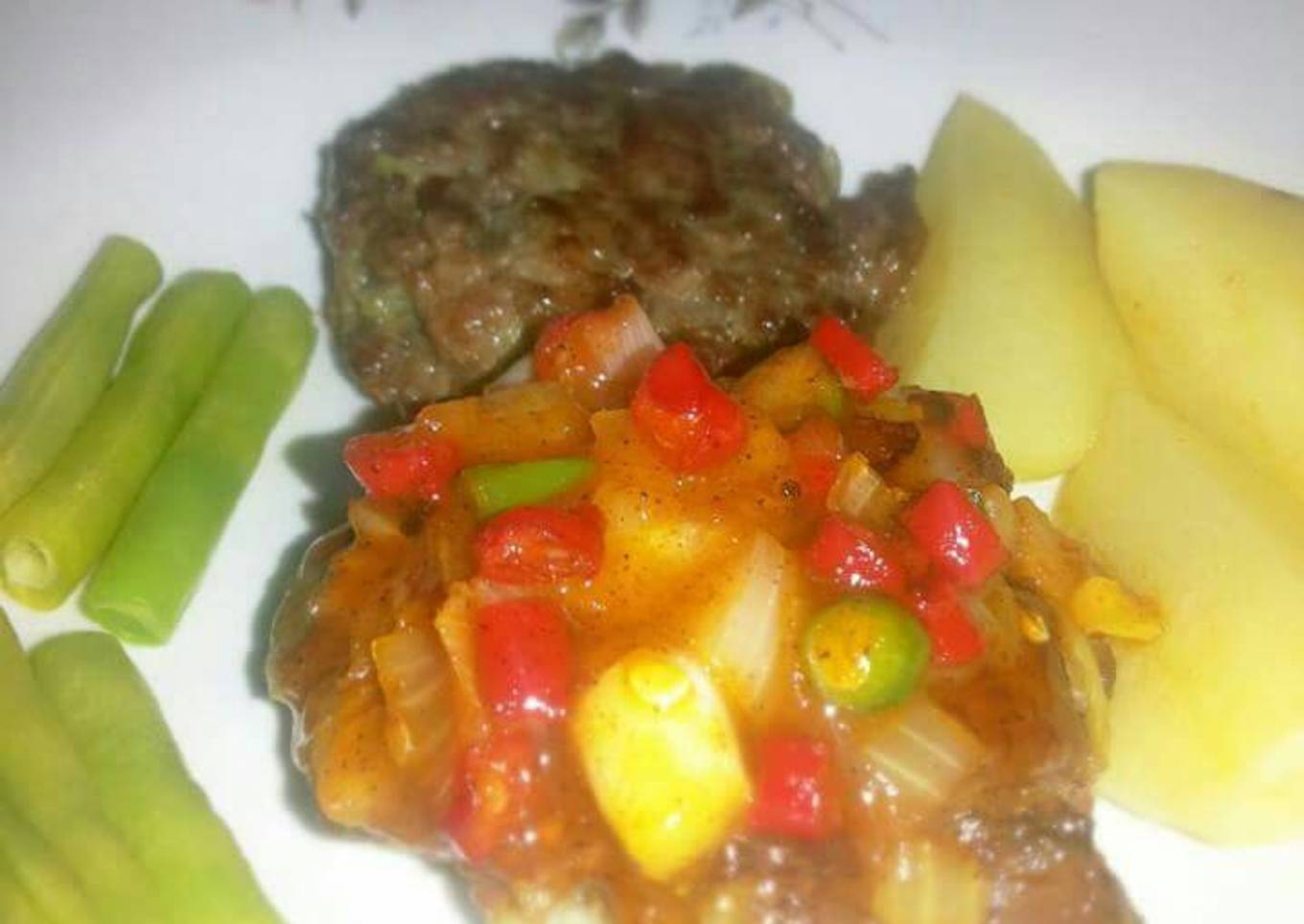 Beef steik with boiled veggie