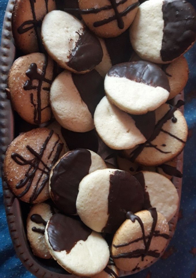 Una foto de Galletitas de limón con chocolate 🤩