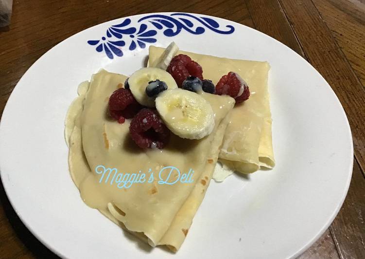 Crepes con crema de limón y frutos