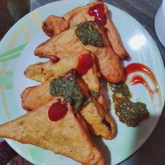 A picture of Masala Bread Pakora.