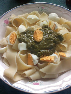 Una foto de Pappardelle al pesto de pistacho