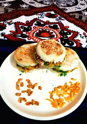 ફરાળી દાબેલી (Farali Dabeli Recipe In Gujarati) રેસીપી મુખ્ય ફોટો
