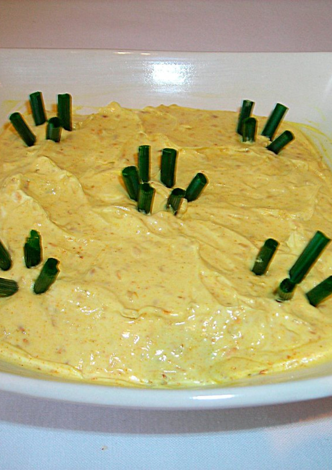 Una foto de Crema de queso al curry y sésamo