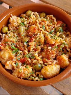 Una foto de Fusilli lunghi con coliflor y olivas adobadas