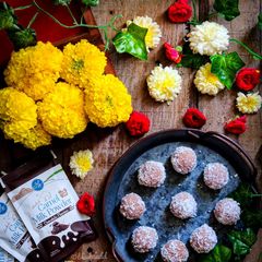 A picture of Choco coconut ladoos.