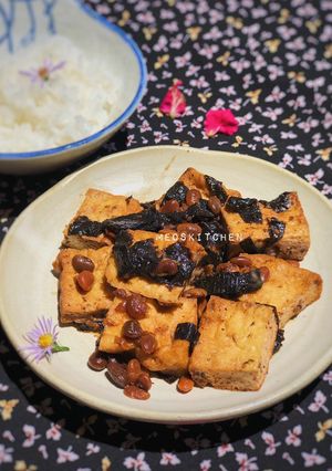 Hình của món Đậu hũ kho rong biển và tương hột (chay).