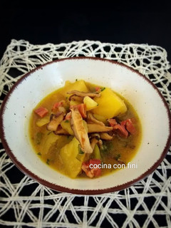 Una foto de Guiso de patatas con setas shiitake y jamón