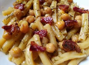 Foto di Casarecce con Ceci Pancetta Affumicata e Timo Fresco