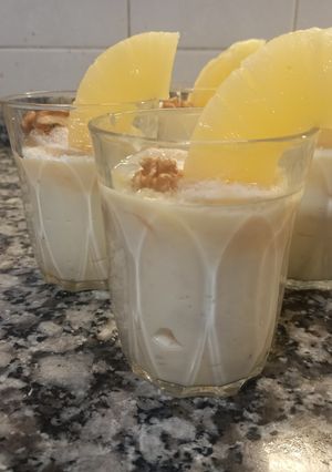 Una foto de Vasitos de Coco con Yogurt de Ananá