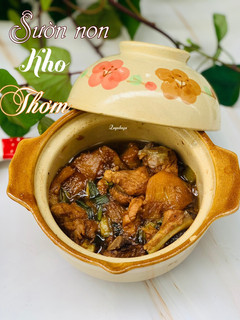 Hình của món Sườn non kho thơm.