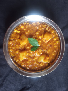 બટેટા અને ચણા ની દાળ નું શાક રેસીપી મુખ્ય ફોટો