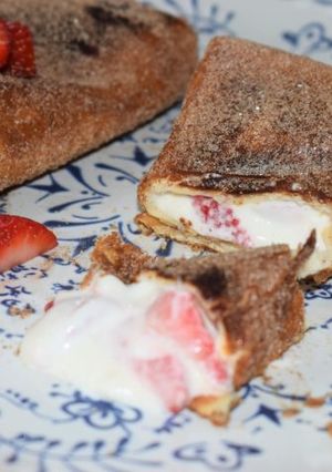 Una foto de Chimichangas dulces de fresa