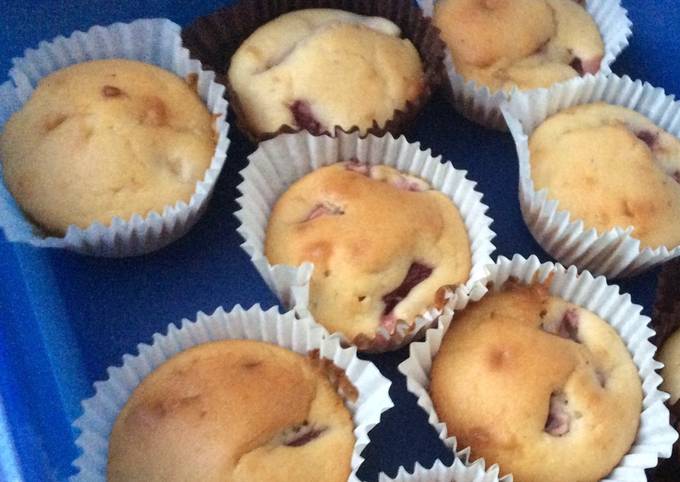 Step-by-Step Guide to Prepare Speedy Strawberry and white chocolate muffins