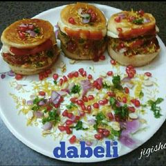 A picture of Dabeli.