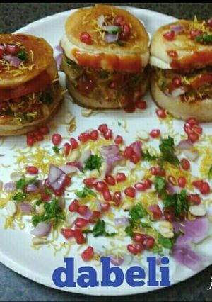 A picture of Dabeli.