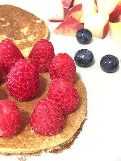 Una foto de Tortitas de manzana y avena