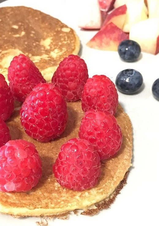 Una foto de Tortitas de manzana y avena