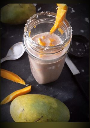 मैंगो कोल्ड कॉफ़ी (Mango Cold coffee recipe in Hindi) रेसिपी मुख्य फोटो