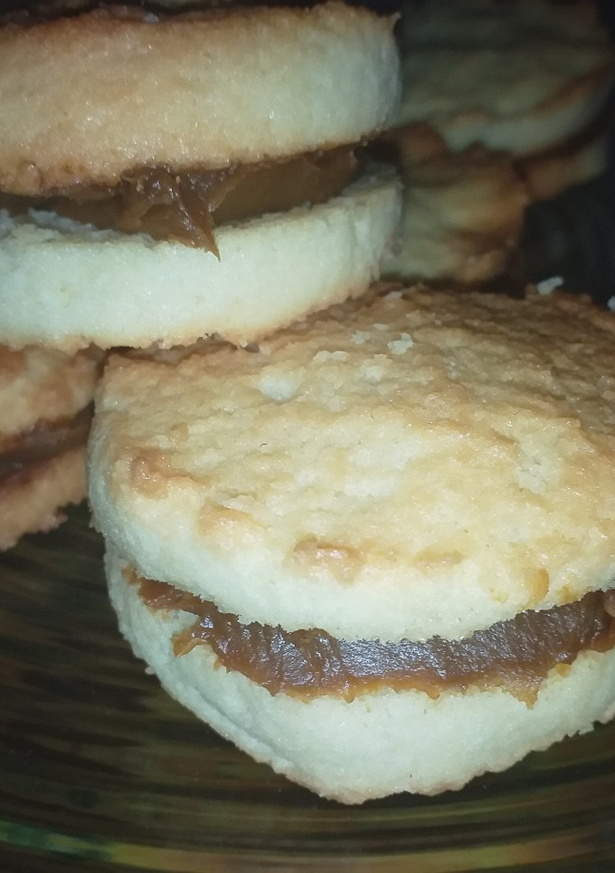 Una foto de Alfajores de coco 🥥🥥