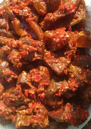 A picture of Peppered meat.